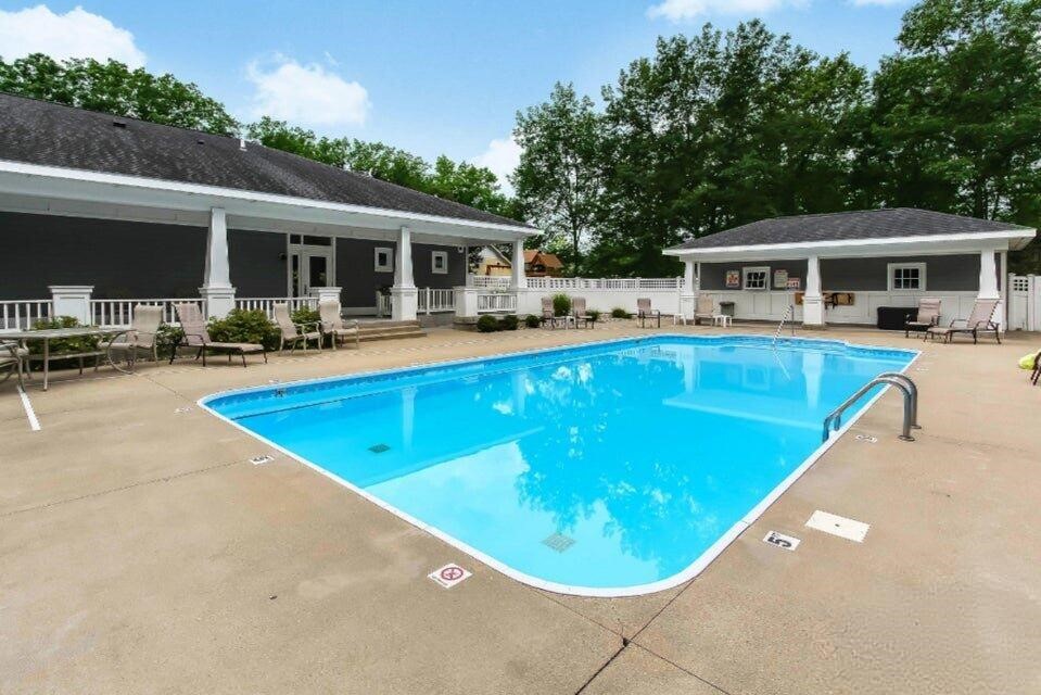 11 Georgia Court, Pentwater, MI, 49449