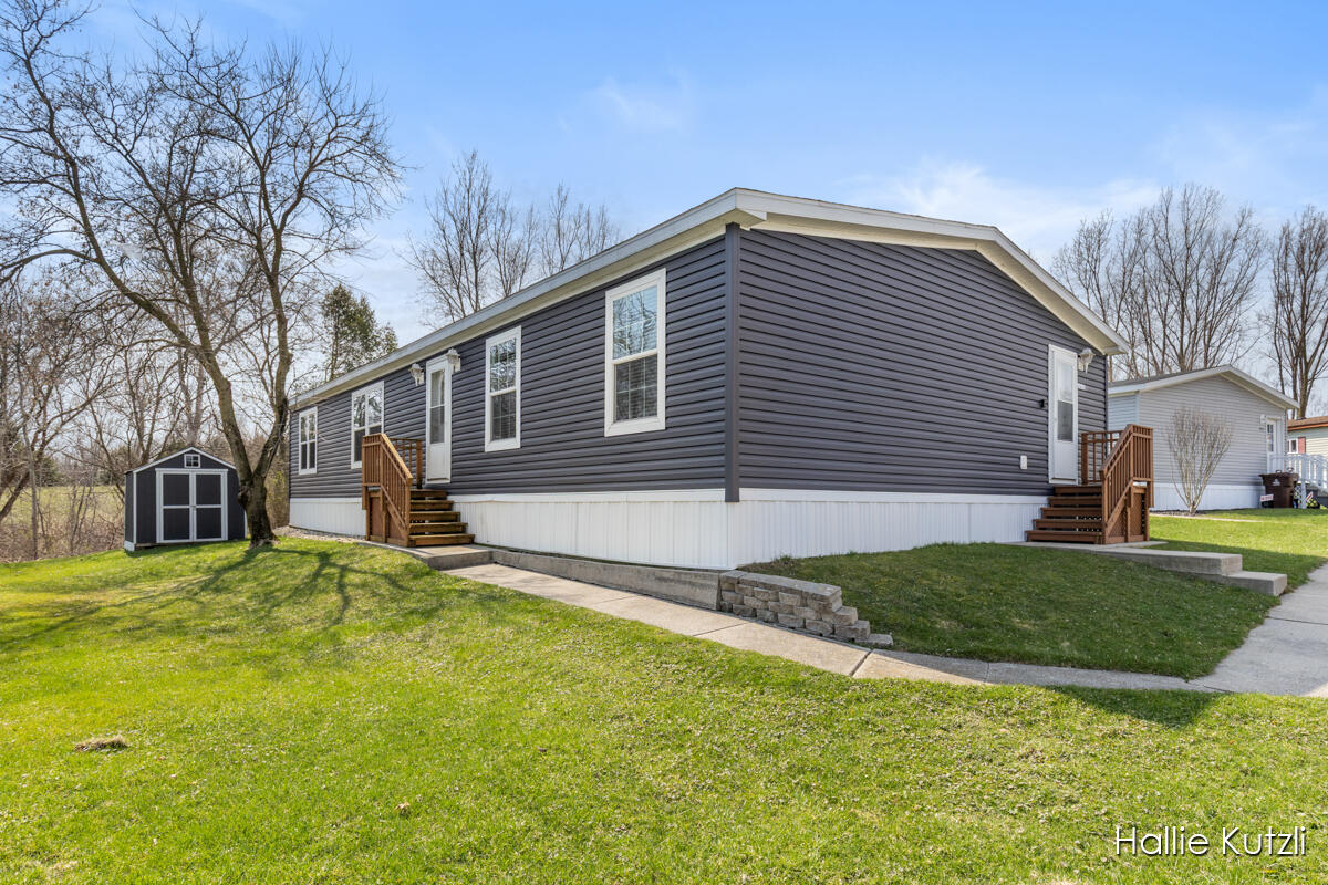 1418 Red Oak Lane, Belmont, MI, 49306