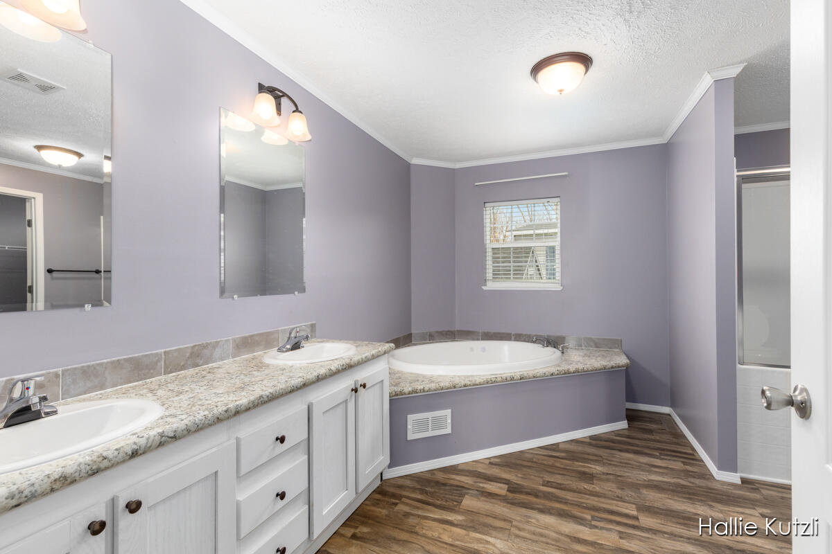1418 Red Oak Lane, Belmont, MI, 49306
