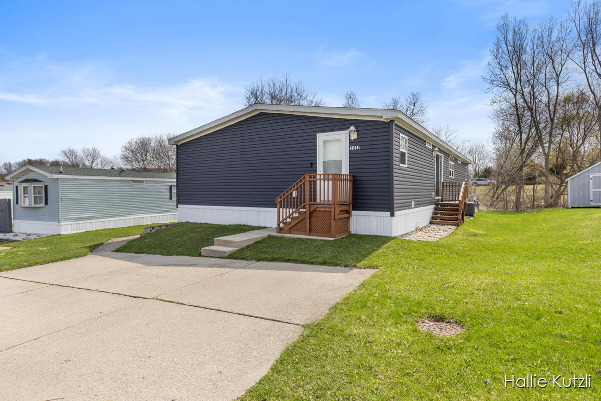 1418 Red Oak Lane, Belmont, MI, 49306