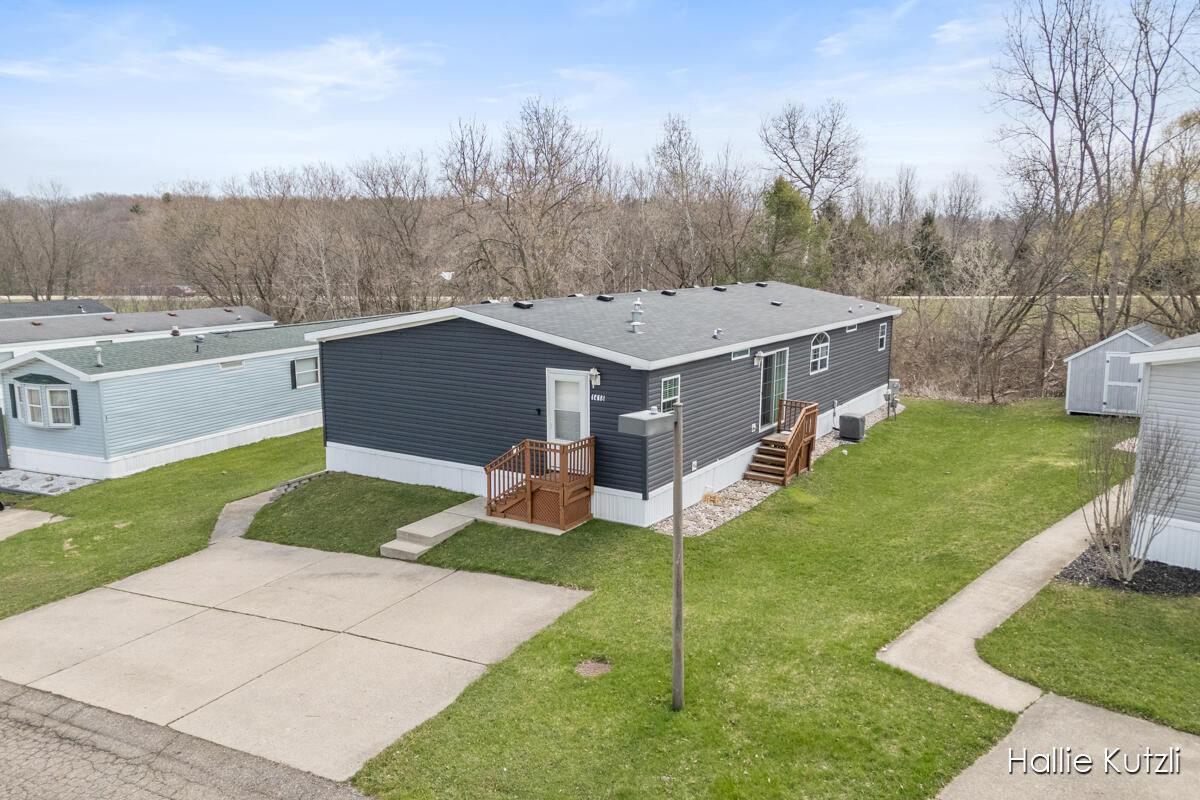1418 Red Oak Lane, Belmont, MI, 49306