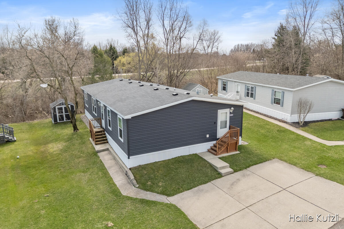 1418 Red Oak Lane, Belmont, MI, 49306