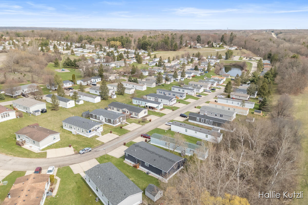 1418 Red Oak Lane, Belmont, MI, 49306