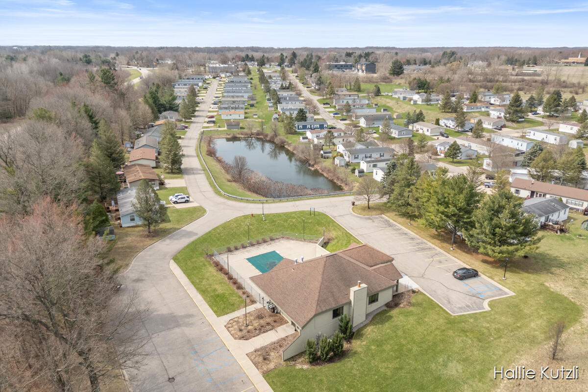 1418 Red Oak Lane, Belmont, MI, 49306