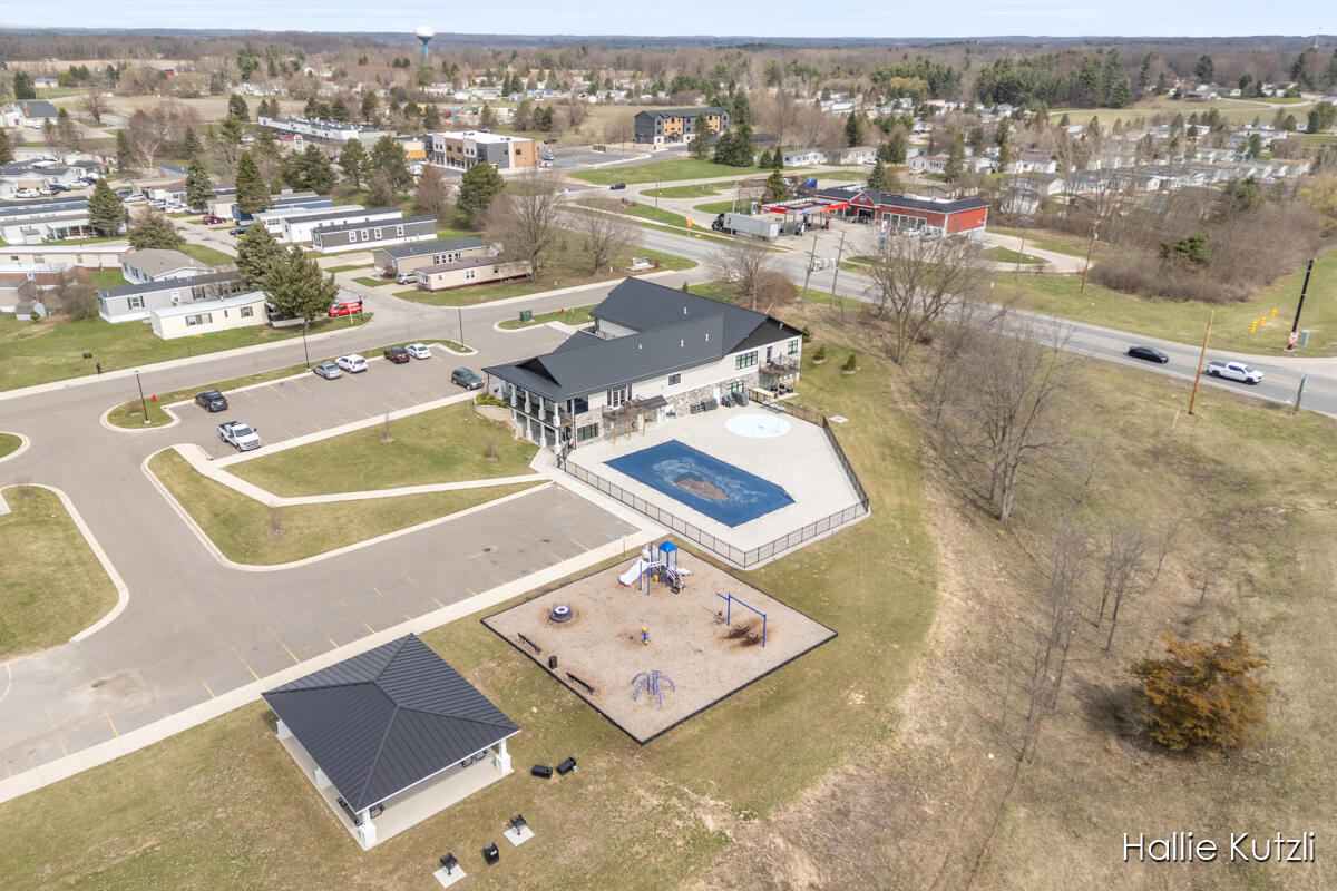 1418 Red Oak Lane, Belmont, MI, 49306