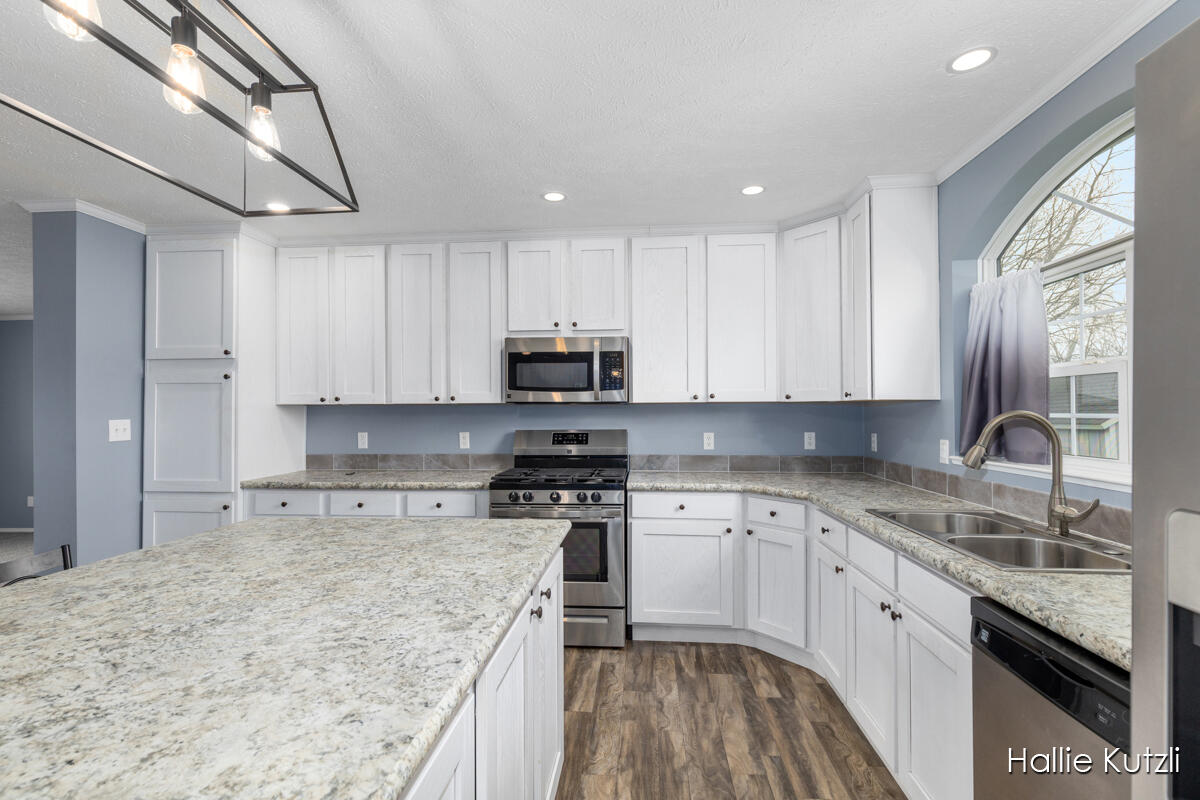 1418 Red Oak Lane, Belmont, MI, 49306