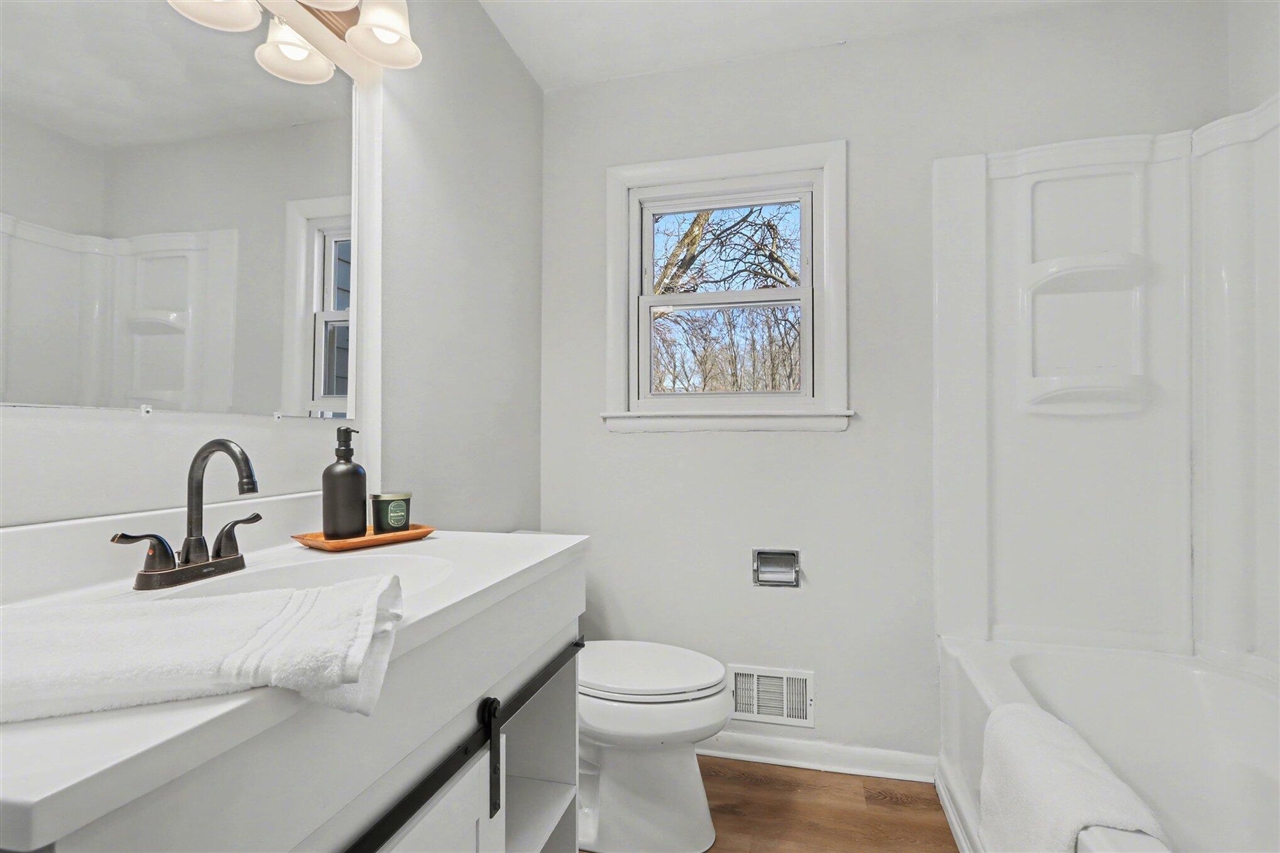 1332 Manor Street, Kalamazoo, MI, 49006