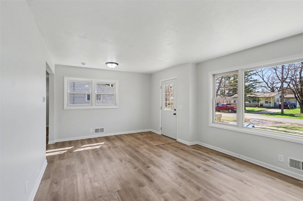 1332 Manor Street, Kalamazoo, MI, 49006