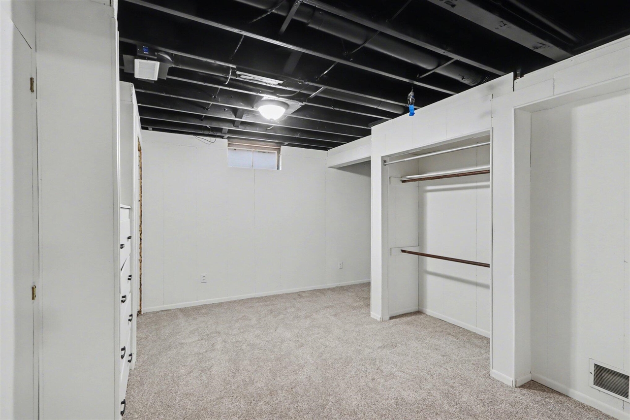 1332 Manor Street, Kalamazoo, MI, 49006