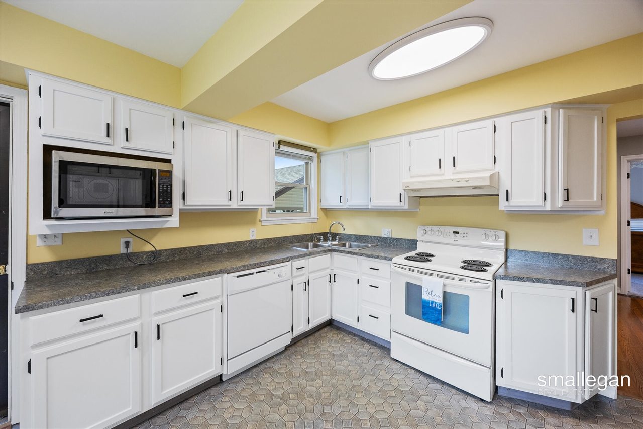 8884 Suwanee Trail, Howard City, MI, 49329