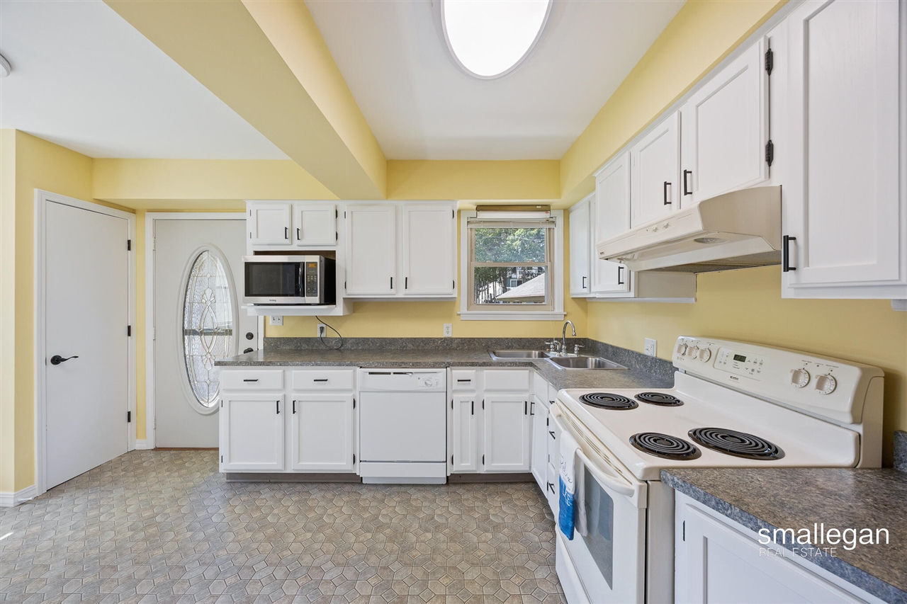 8884 Suwanee Trail, Howard City, MI, 49329