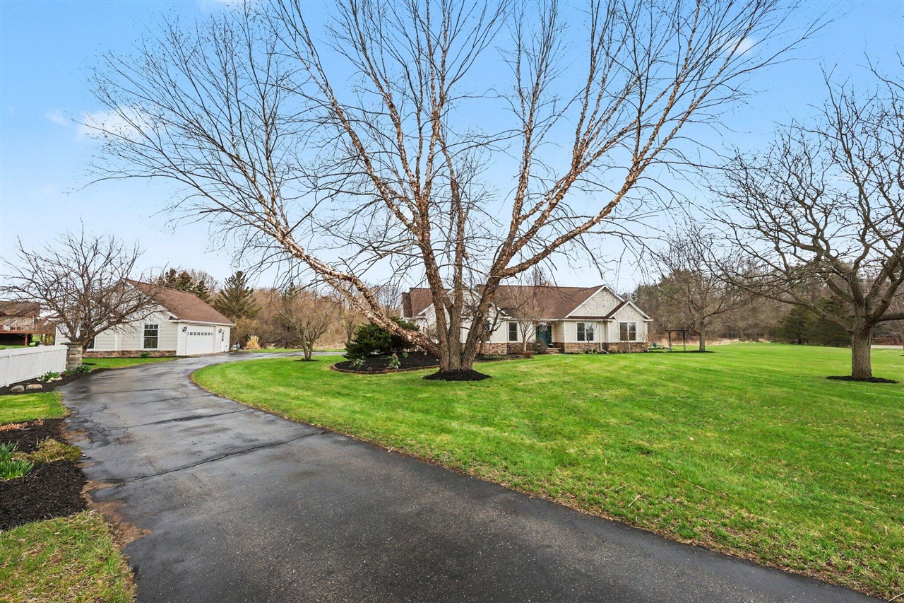 12126 Harvest Drive, Grass Lake, MI, 49240-9446