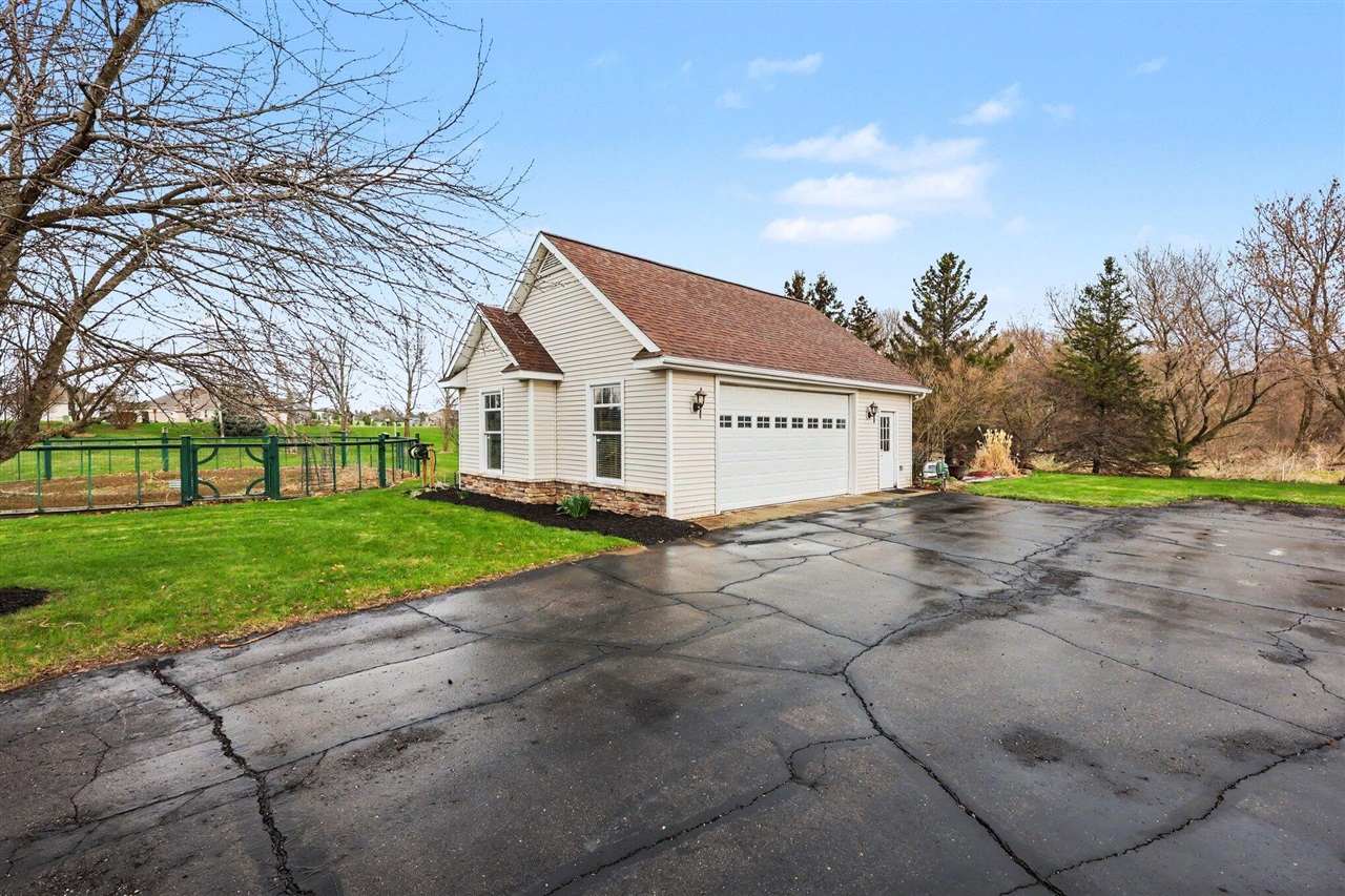 12126 Harvest Drive, Grass Lake, MI, 49240-9446