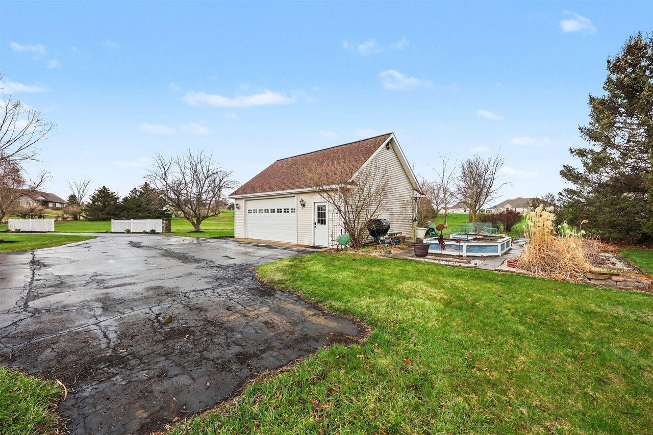 12126 Harvest Drive, Grass Lake, MI, 49240-9446