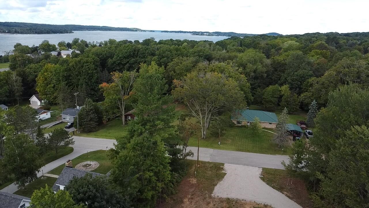 8349 Leecrest Boulevard, Onekama, MI, 49675-46675