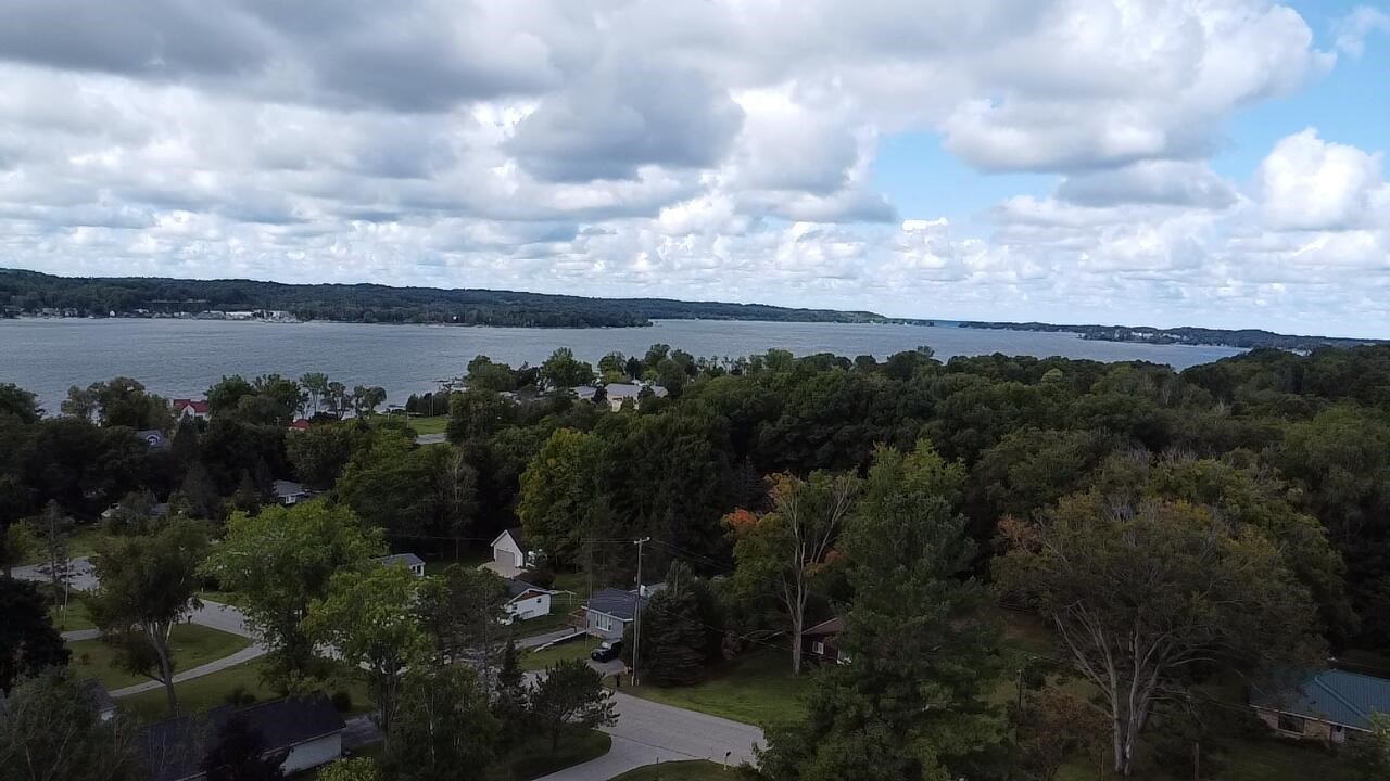 8349 Leecrest Boulevard, Onekama, MI, 49675-46675