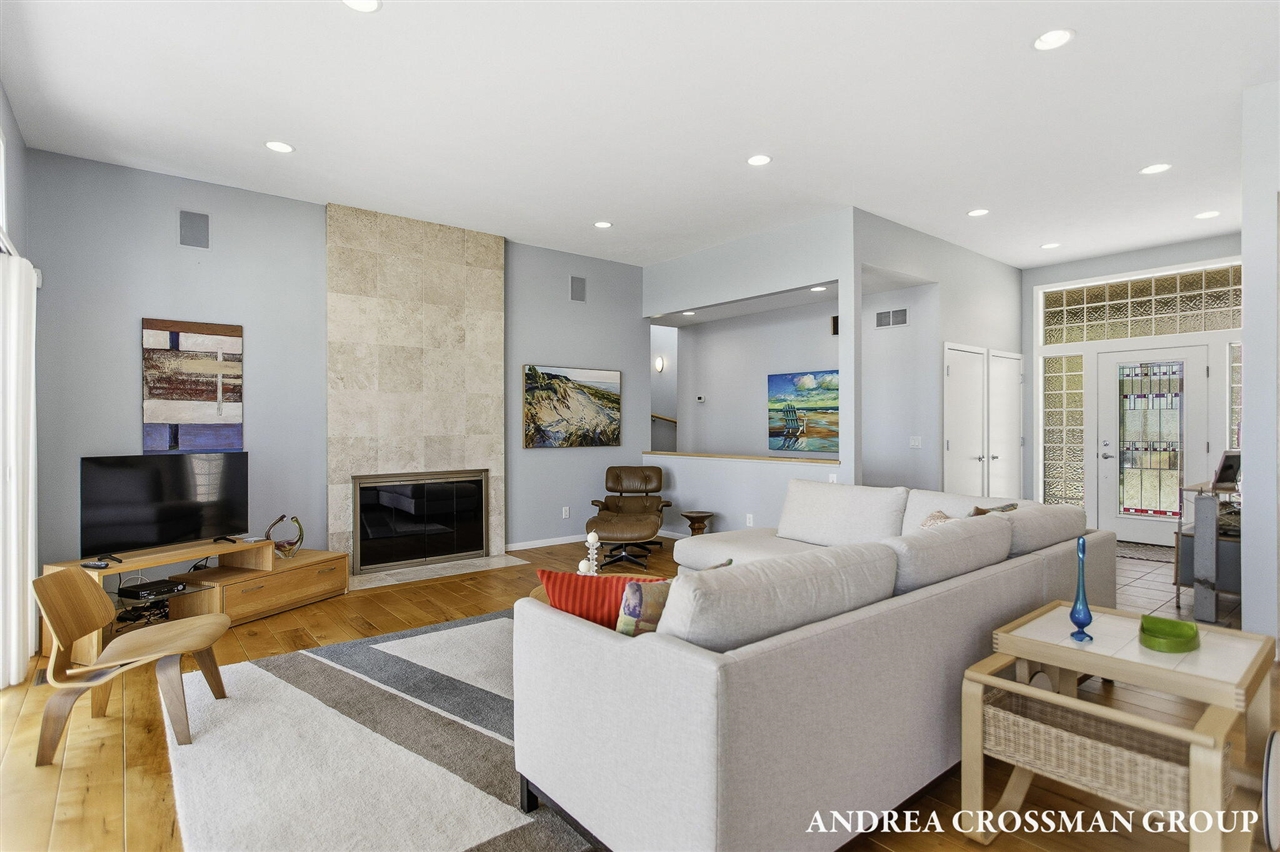 6129 Lakeshore Avenue, West Olive, MI, 49460-9186