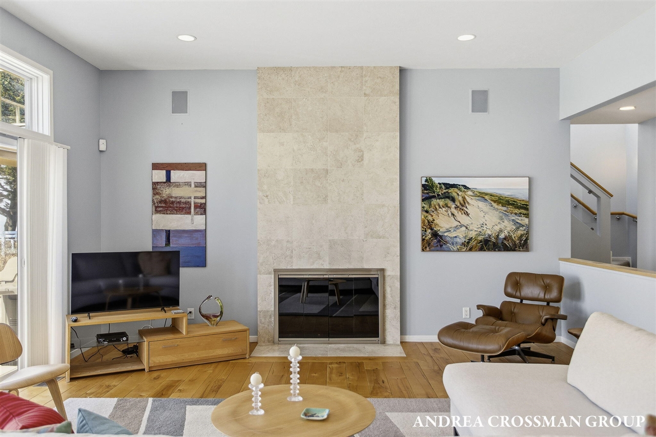 6129 Lakeshore Avenue, West Olive, MI, 49460-9186