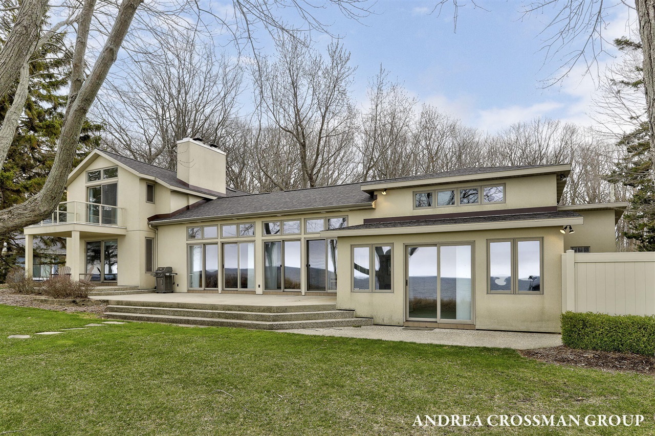 6129 Lakeshore Avenue, West Olive, MI, 49460-9186