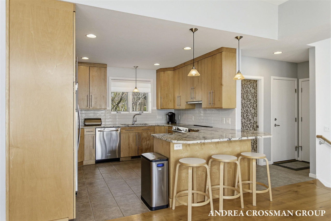 6129 Lakeshore Avenue, West Olive, MI, 49460-9186