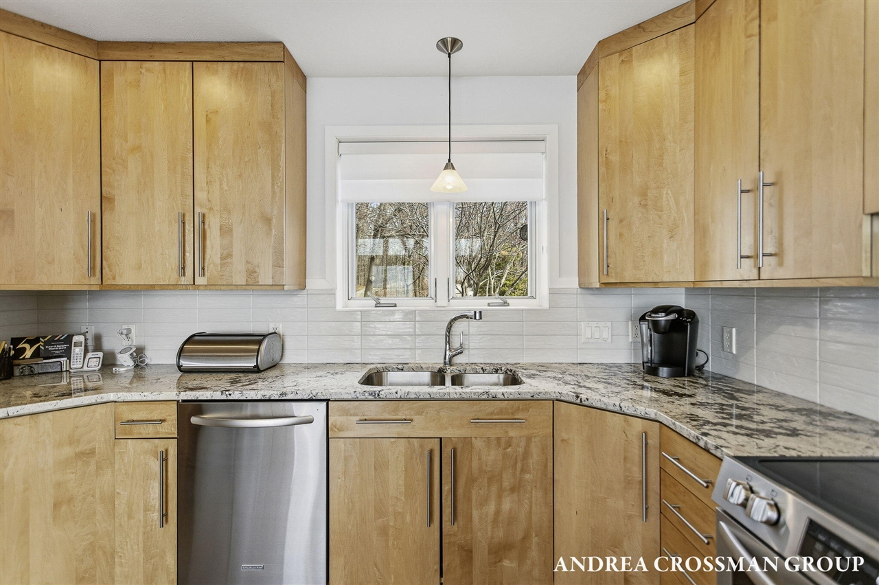 6129 Lakeshore Avenue, West Olive, MI, 49460-9186