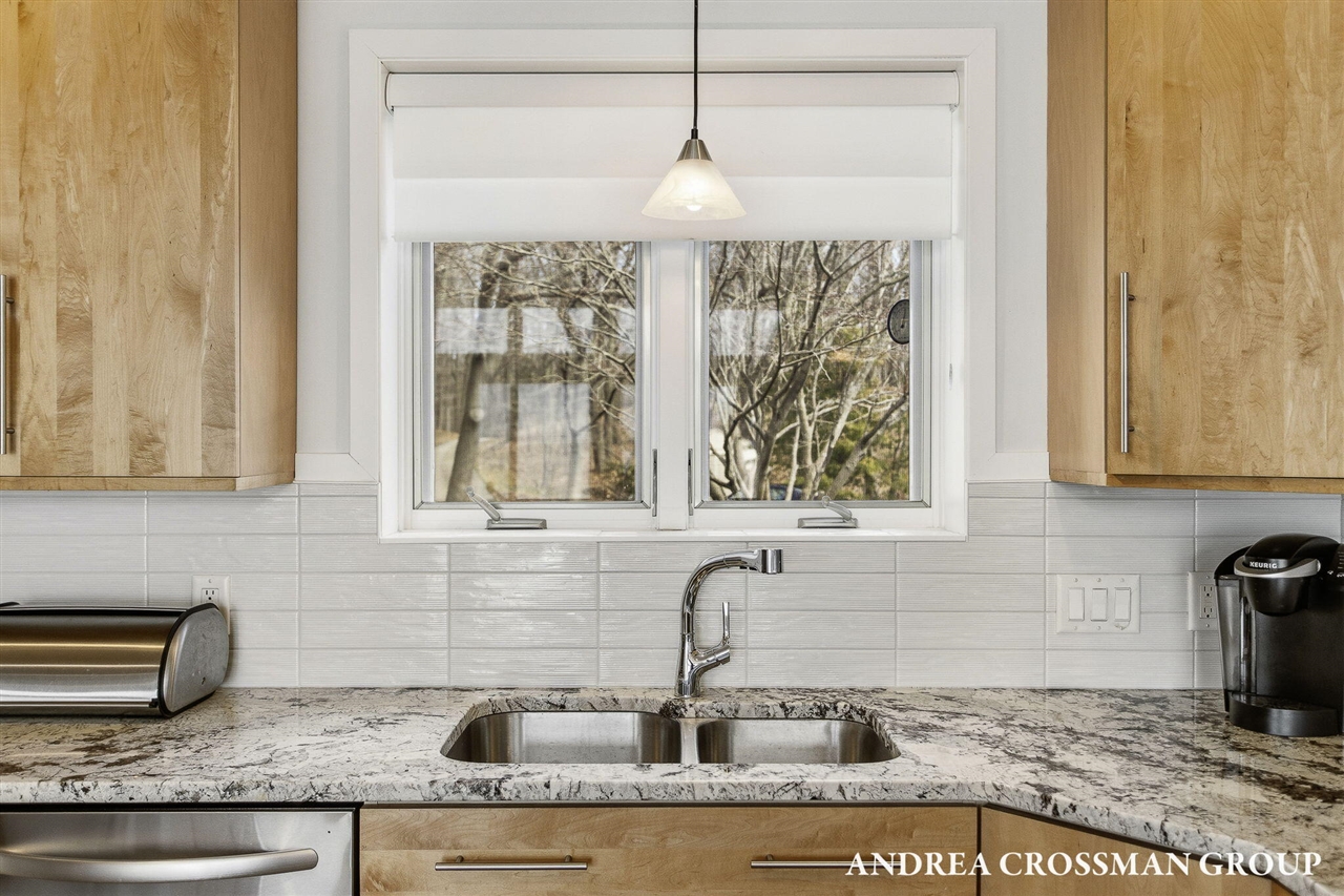 6129 Lakeshore Avenue, West Olive, MI, 49460-9186