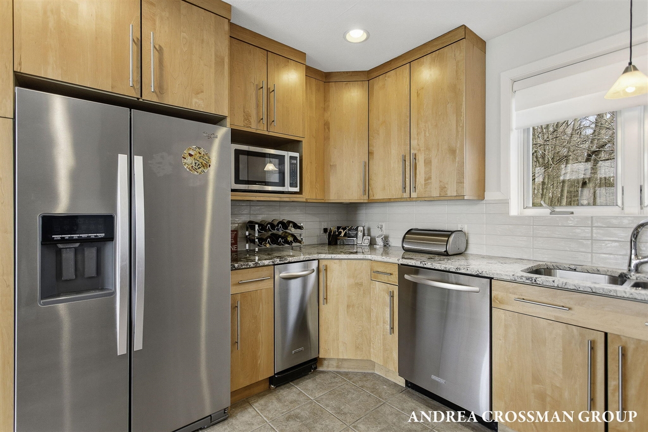 6129 Lakeshore Avenue, West Olive, MI, 49460-9186