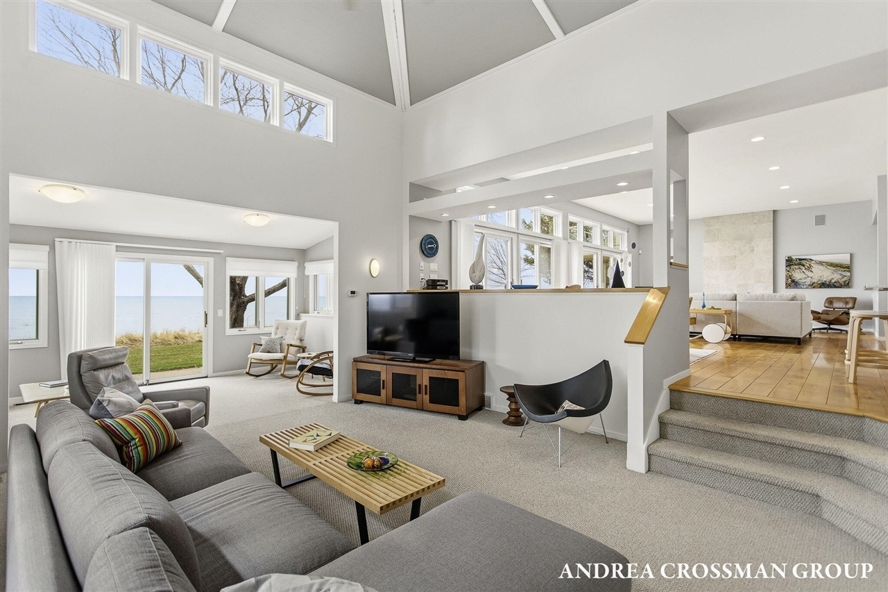 6129 Lakeshore Avenue, West Olive, MI, 49460-9186