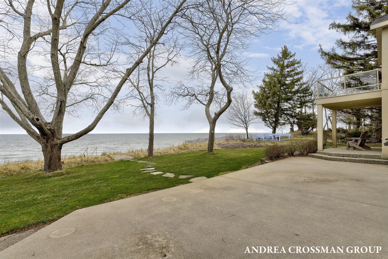 6129 Lakeshore Avenue, West Olive, MI, 49460-9186