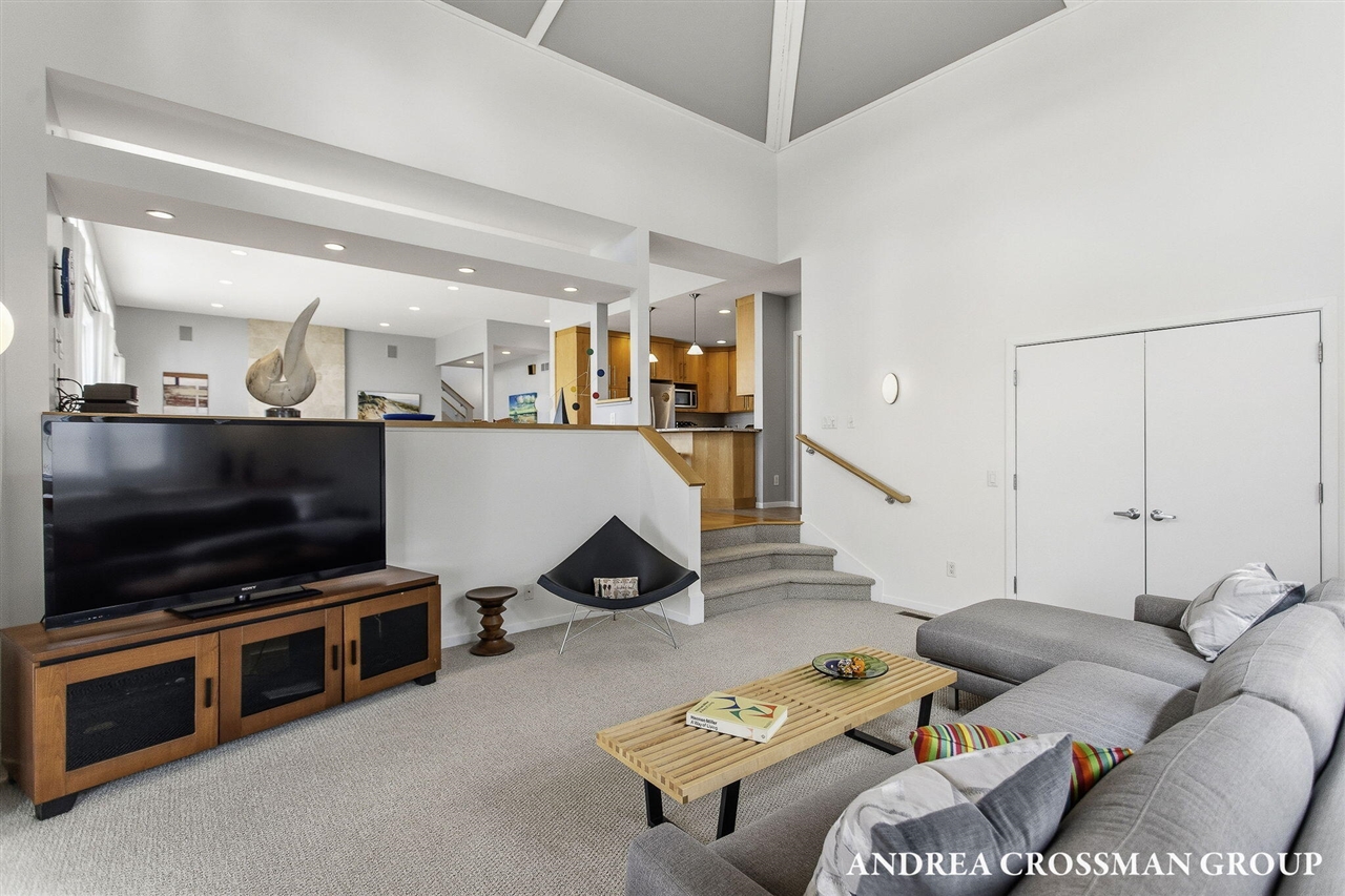 6129 Lakeshore Avenue, West Olive, MI, 49460-9186