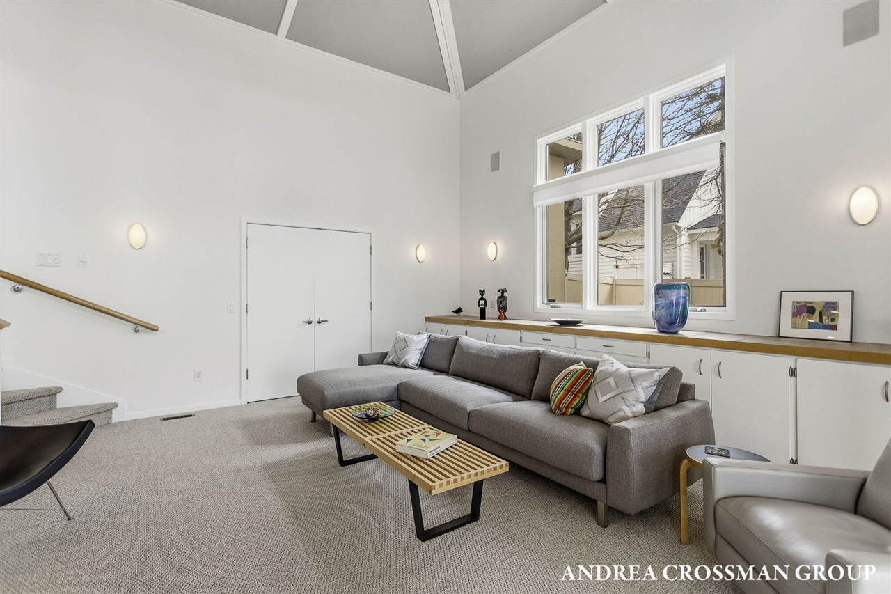 6129 Lakeshore Avenue, West Olive, MI, 49460-9186