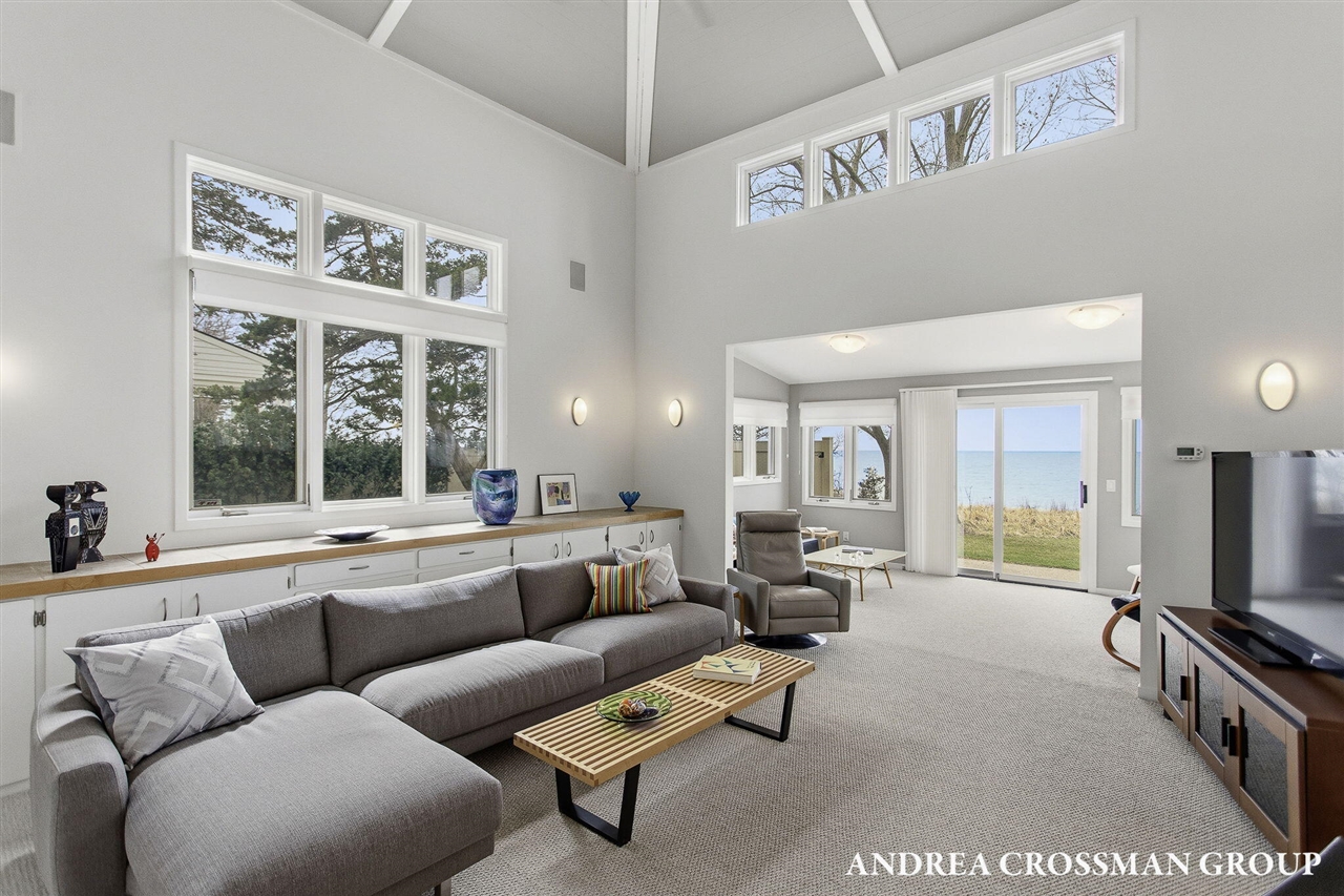 6129 Lakeshore Avenue, West Olive, MI, 49460-9186