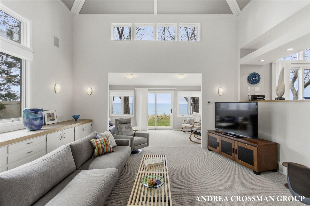 6129 Lakeshore Avenue, West Olive, MI, 49460-9186