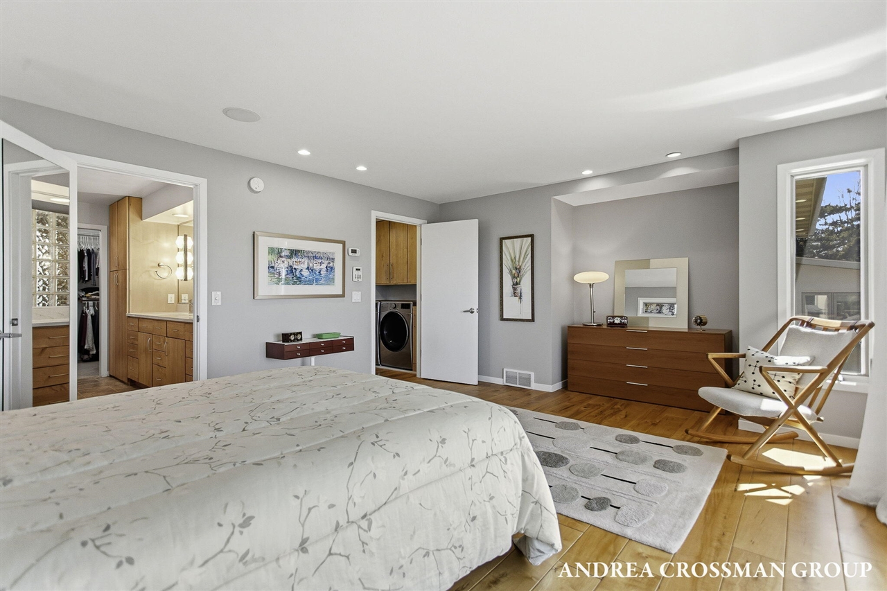 6129 Lakeshore Avenue, West Olive, MI, 49460-9186