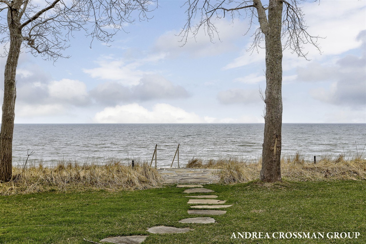 6129 Lakeshore Avenue, West Olive, MI, 49460-9186