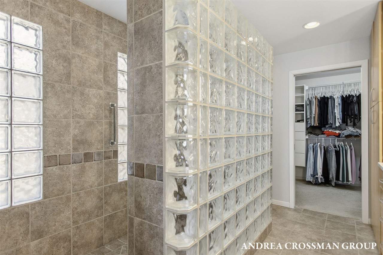 6129 Lakeshore Avenue, West Olive, MI, 49460-9186