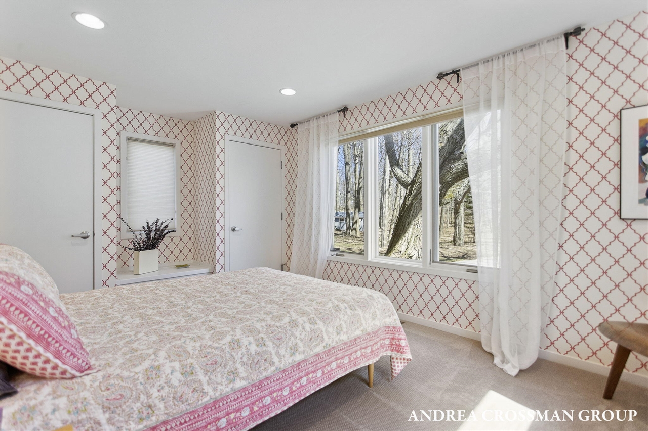 6129 Lakeshore Avenue, West Olive, MI, 49460-9186