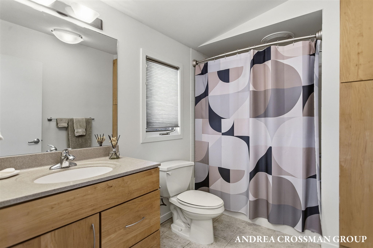 6129 Lakeshore Avenue, West Olive, MI, 49460-9186