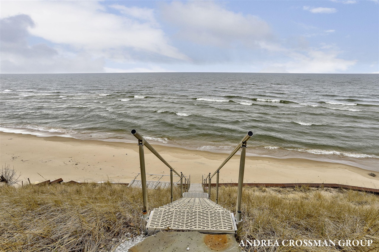 6129 Lakeshore Avenue, West Olive, MI, 49460-9186