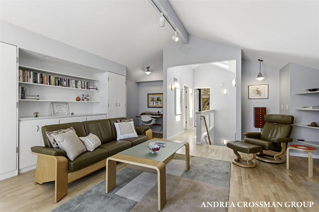 6129 Lakeshore Avenue, West Olive, MI, 49460-9186