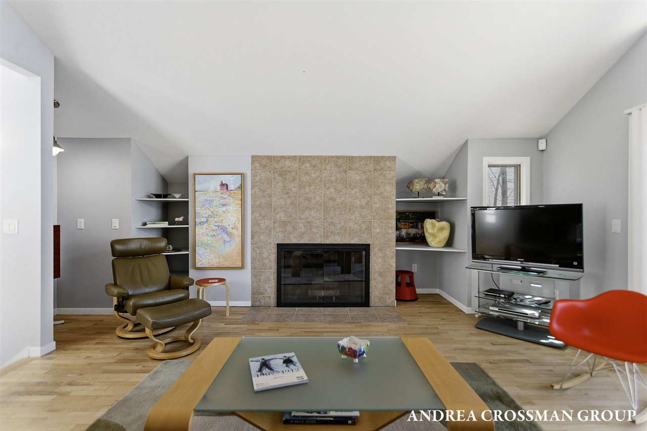 6129 Lakeshore Avenue, West Olive, MI, 49460-9186