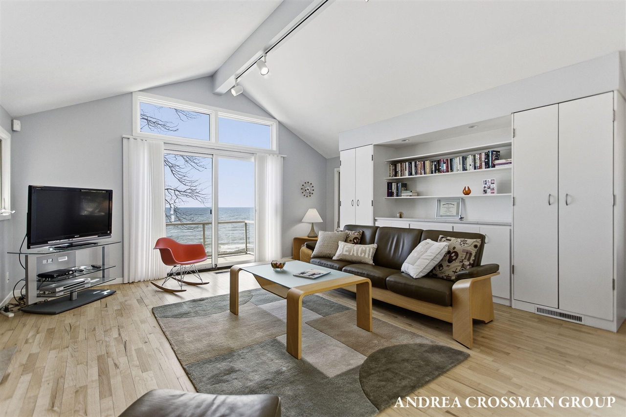 6129 Lakeshore Avenue, West Olive, MI, 49460-9186