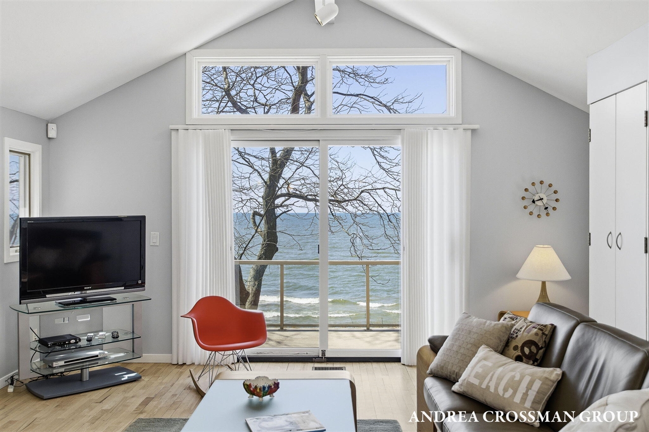 6129 Lakeshore Avenue, West Olive, MI, 49460-9186