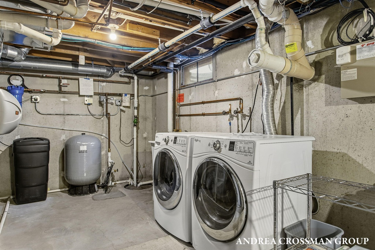 6129 Lakeshore Avenue, West Olive, MI, 49460-9186