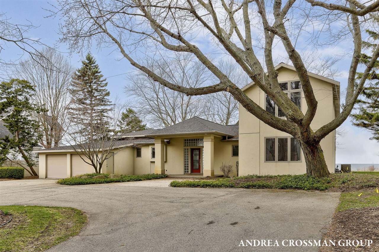 6129 Lakeshore Avenue, West Olive, MI, 49460-9186