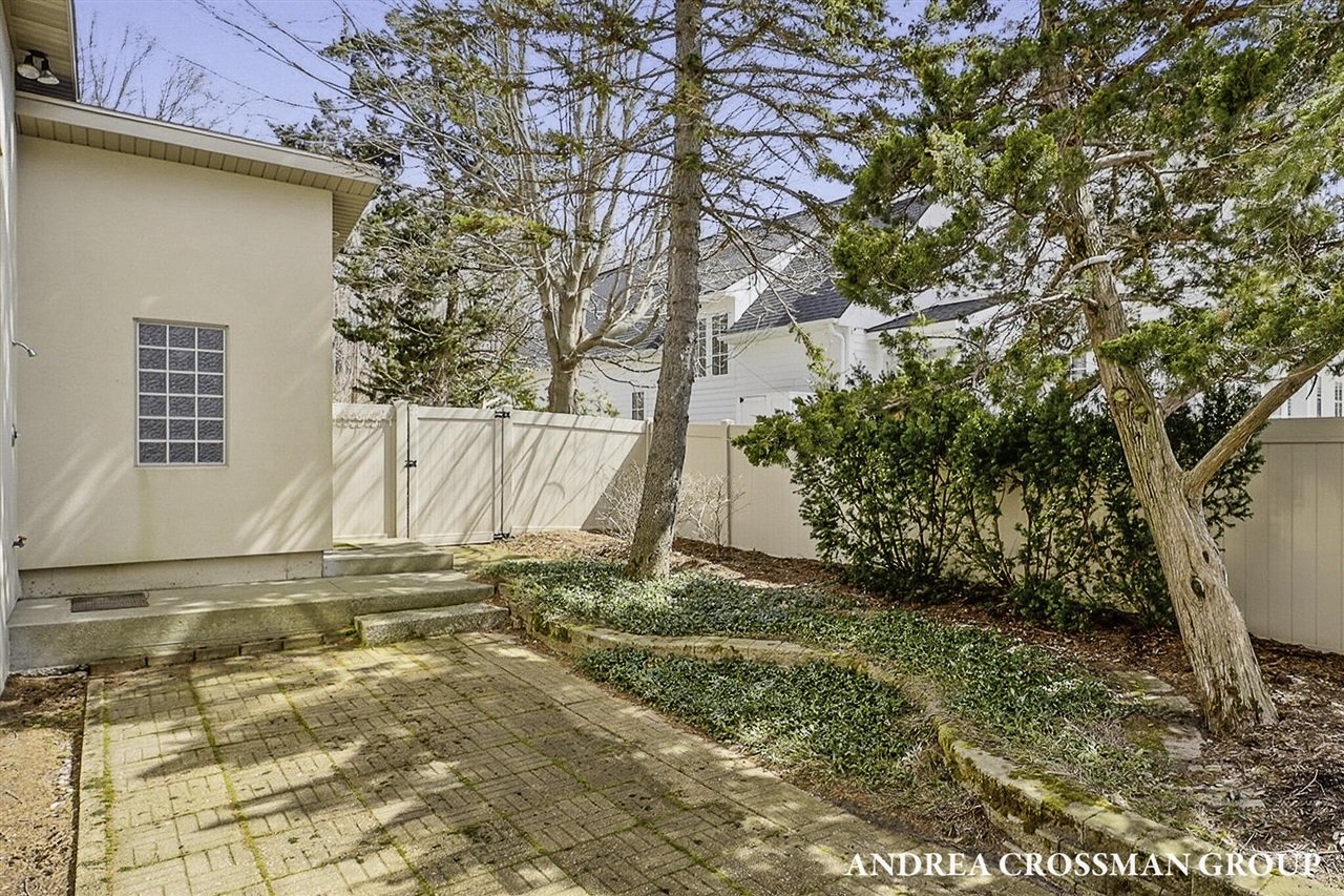 6129 Lakeshore Avenue, West Olive, MI, 49460-9186