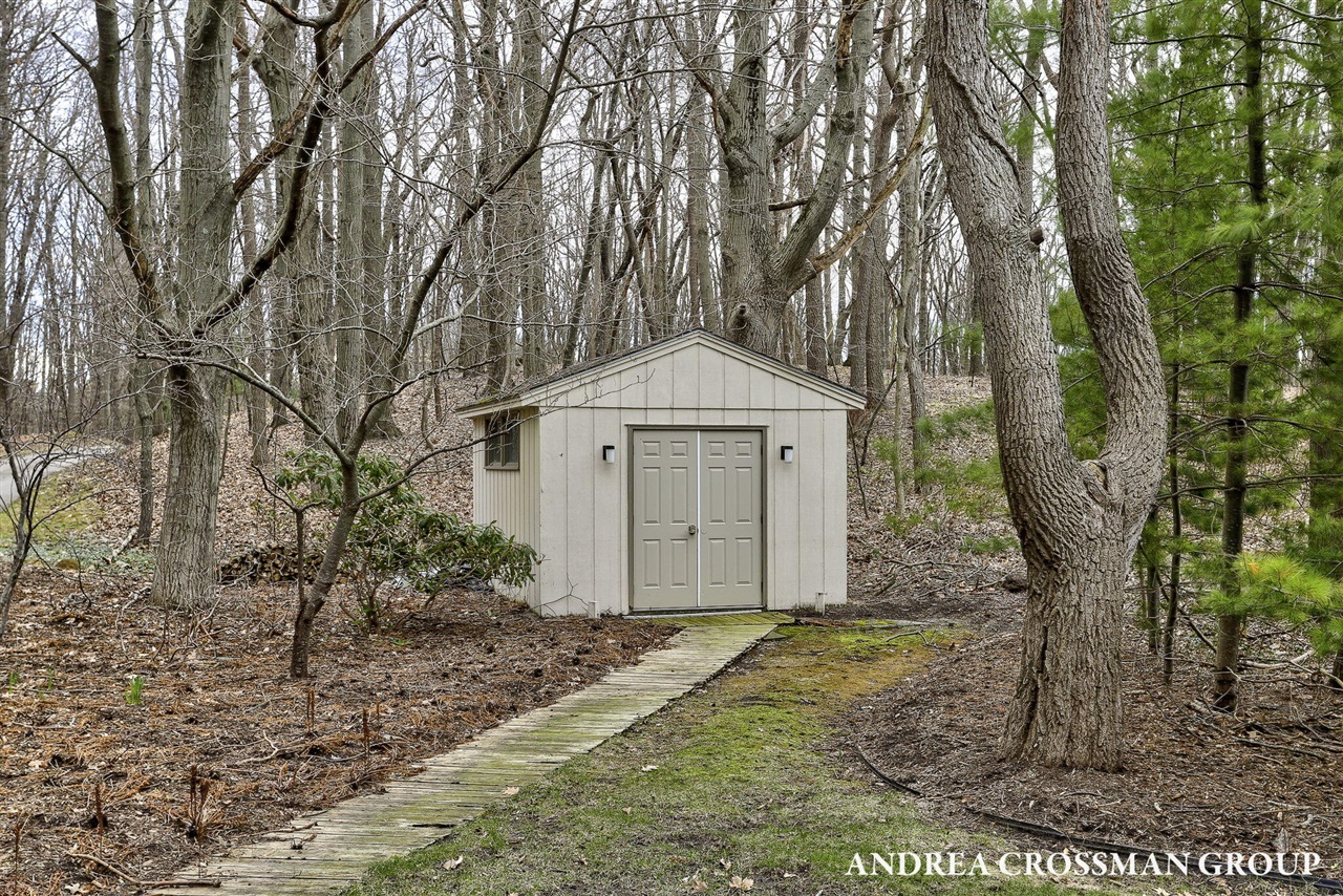 6129 Lakeshore Avenue, West Olive, MI, 49460-9186