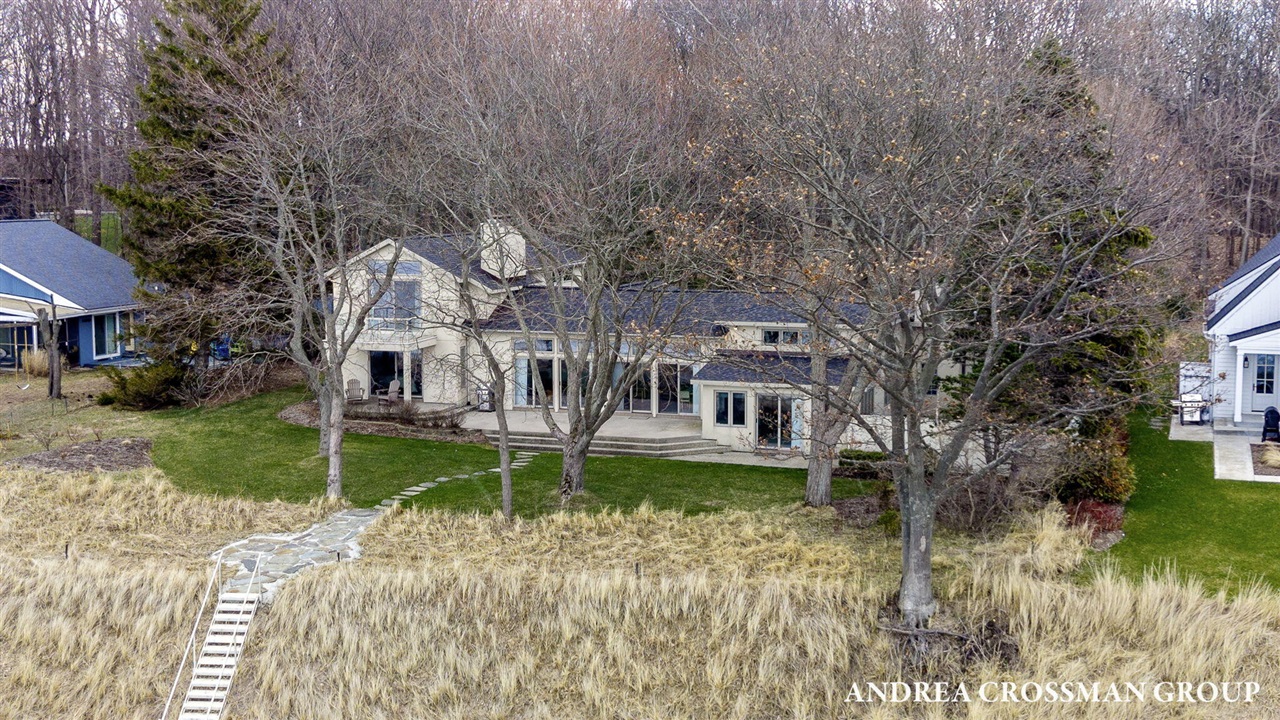 6129 Lakeshore Avenue, West Olive, MI, 49460-9186