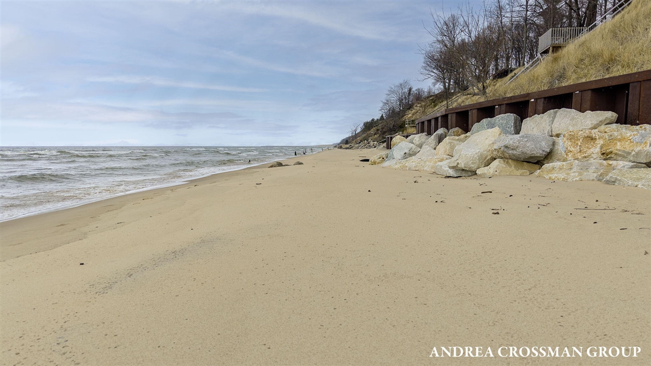 6129 Lakeshore Avenue, West Olive, MI, 49460-9186