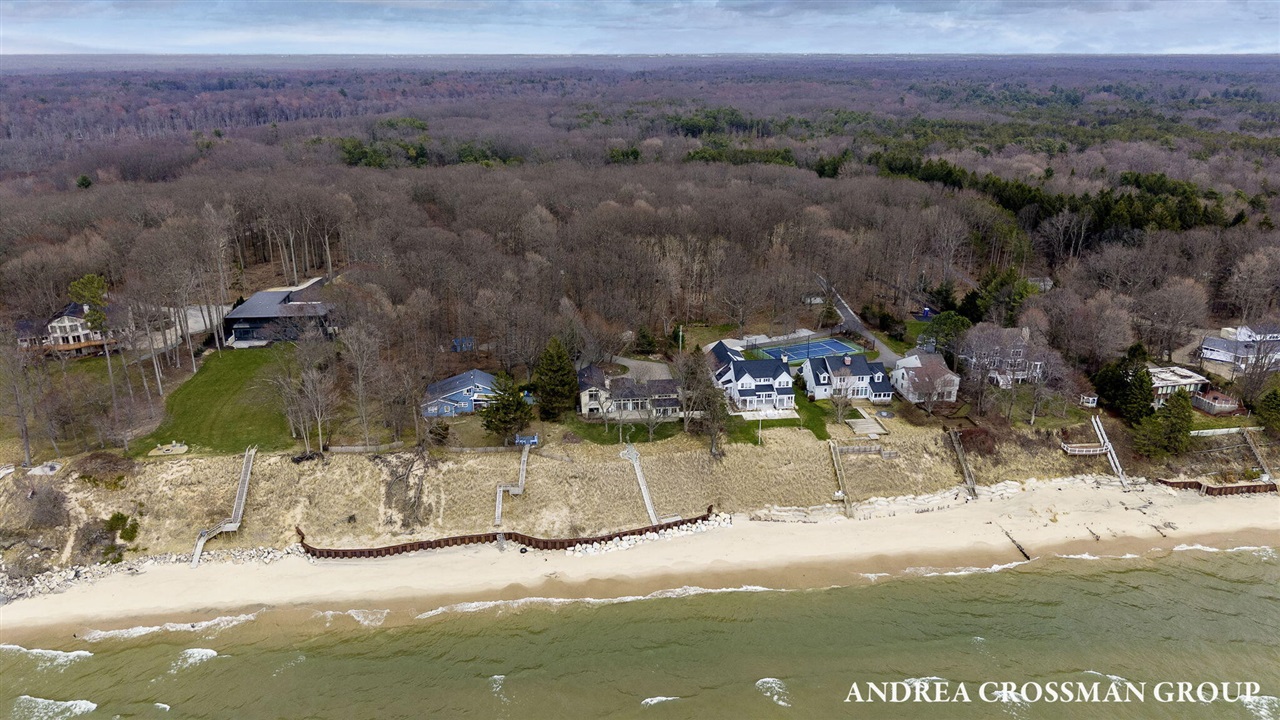 6129 Lakeshore Avenue, West Olive, MI, 49460-9186